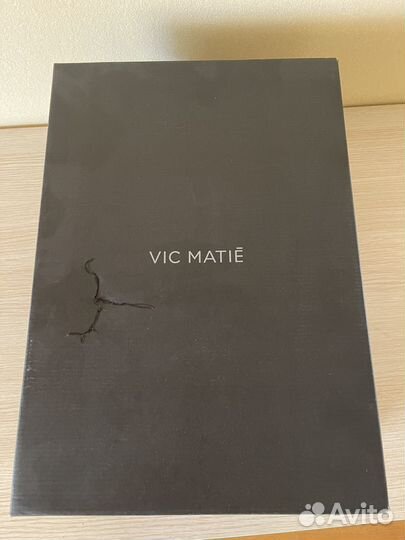 Коробка от сумки фирмы VIC matie