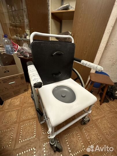 Кресло-каталка с санитарным оснащением