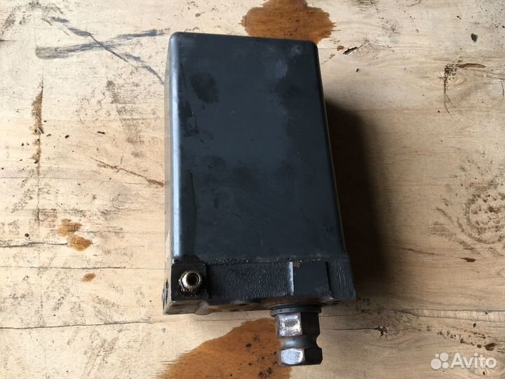 Насос подъема кабины на Мерседес Актрос