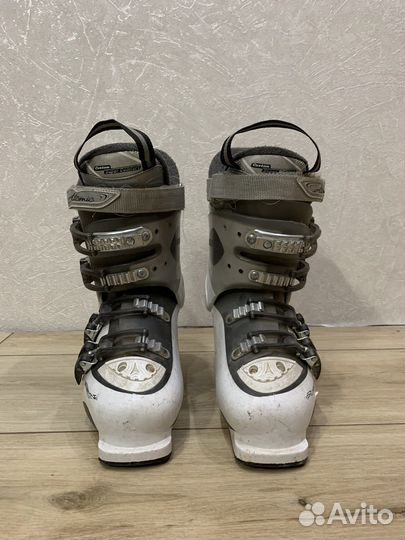 Горнолыжные ботинки женские atomic