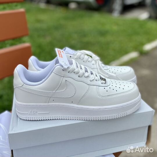 Кроссовки nike air force 1 luxe белые