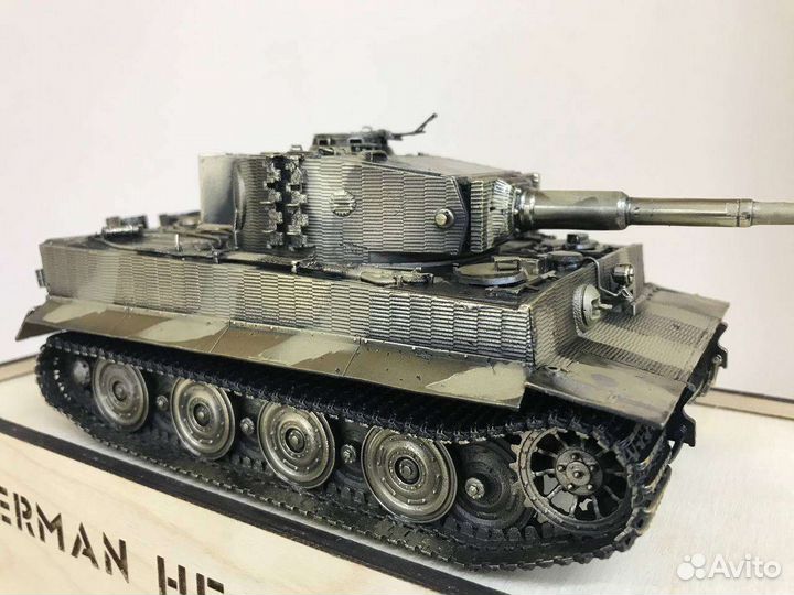 Коллекционная модель немецкого тяжелого танка T-VI