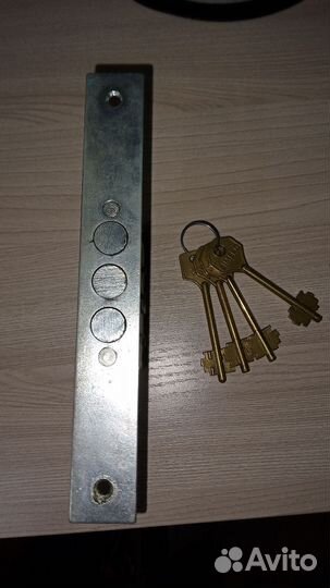Замок дверной