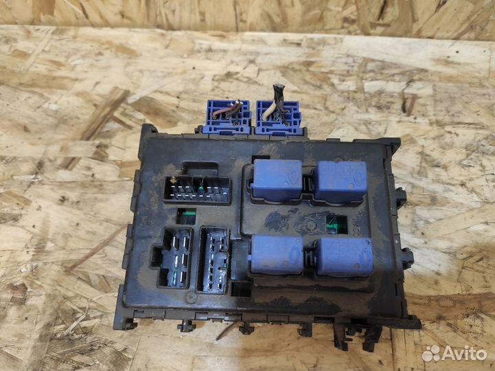Блок предохранителей салона Nissan Almera Classic