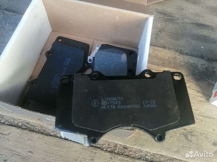 Передние тормозные колодки на Toyota