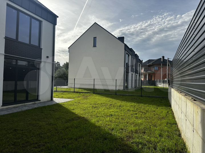 Таунхаус 147 м² на участке 4 сот.