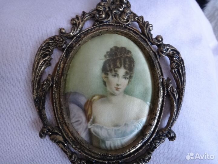 2 картины на шолке средние новые