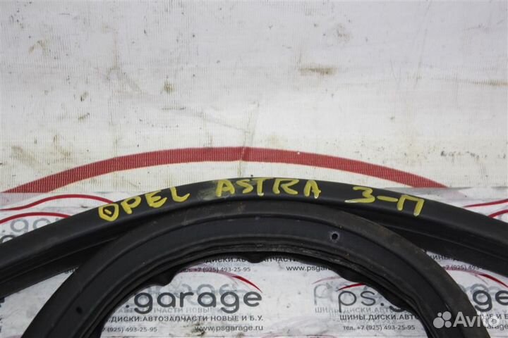 Уплотнитель кузова задней двери Opel Astra H