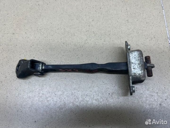 Ограничитель двери задний правый Suzuki Sx4 седан