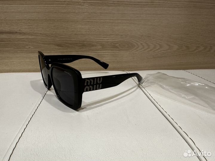 Солнцезащитные очки miu miu