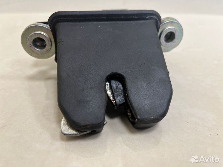 Замок багажника Skoda Fabia 5J5 CGP 2012