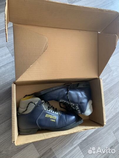 Лыжные ботинки