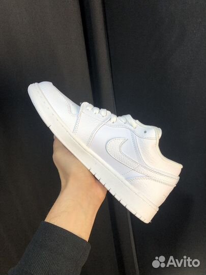 Nike Air Jordan 1 low white