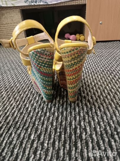 Босоножки женские