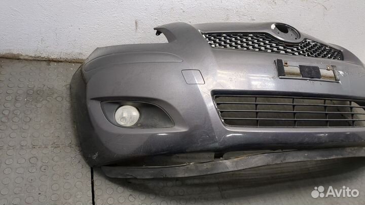 Бампер передний Toyota Yaris, 2010