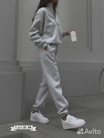 Женский костюм