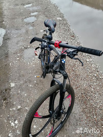 Велосипед на литых дисках BMW