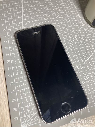 iPhone SE, 32 ГБ