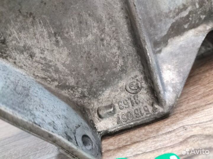 Кронштейн полуоси Bmw X3 E83 3.0D M57N2 02.22.2006