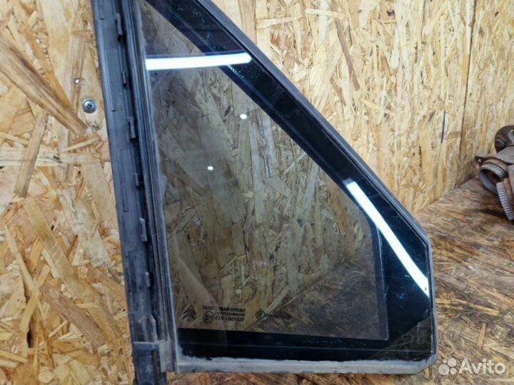 Форточка двери передняя правая Citroen C4 хетчбек