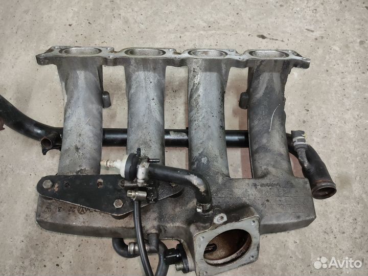 Впускной коллектор Volkswagen Passat B5