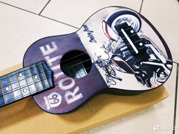 Укулеле с красивым принтом новое + самоучитель