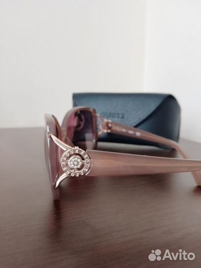 Солнцезащитные очки женские guess