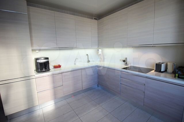 4-к. квартира, 130 м², 8/16 эт.