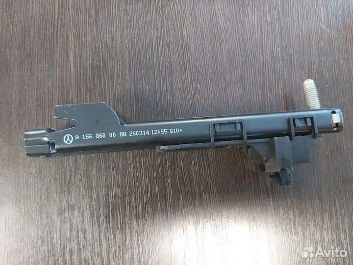 Крепление ремня безопасности Mercedes Gl 500