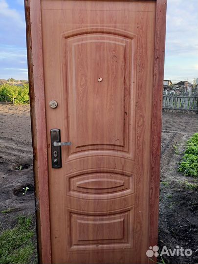 Дверь входная металлическая