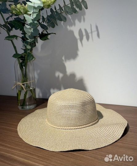 Шляпа с широкими полями