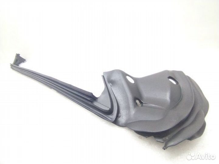 Уплотнитель стекла двери задний левый