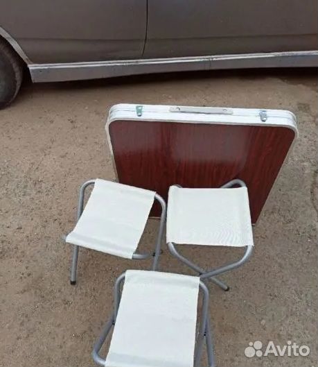 Стол раскладной + 4 стула. Для отдыха