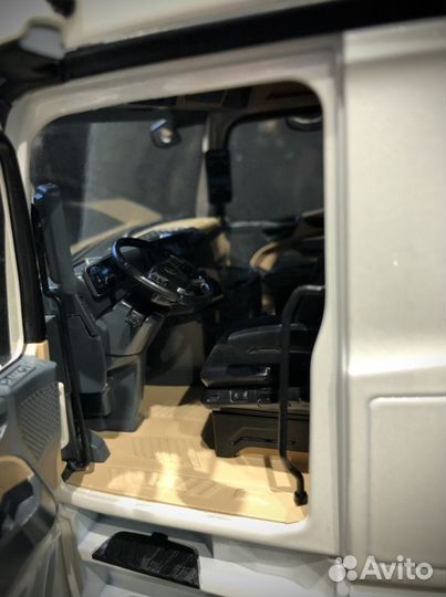 Модель 1:18 Actros GigaSpace Седельный тягач