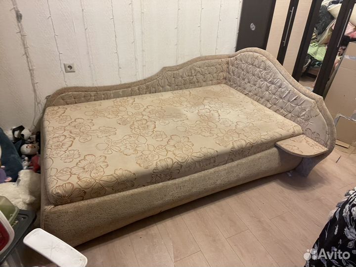 Кровать тахта кушетка софа