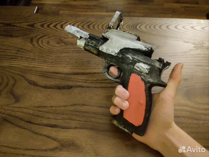 Игрушечный пистолет