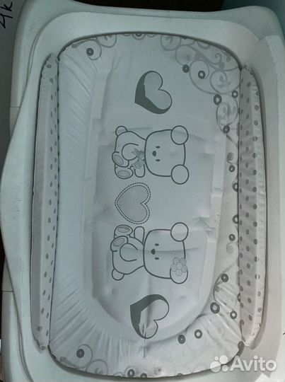 Ванночка для купания и пеленальный столик