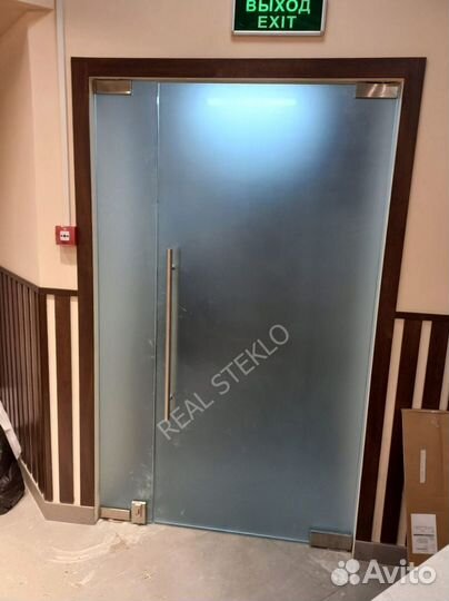 Стеклянные двери на заказ