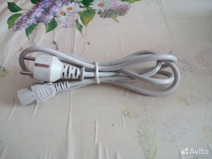 Сетевой шнур для компьютера