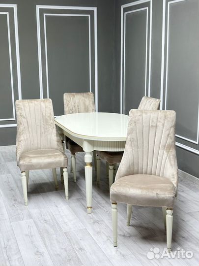 Стол обеденный. В наличии