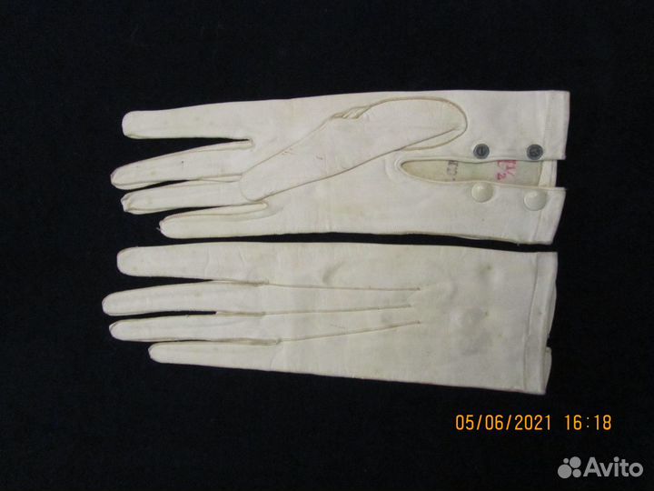 Перчатки женские старинные в шкатулке для перчаток