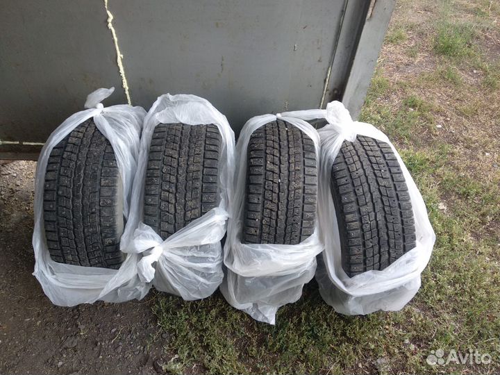 Dunlop SP Winter Ice 01 215/55 R16