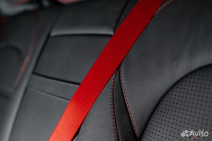 Ремни безопасности красные