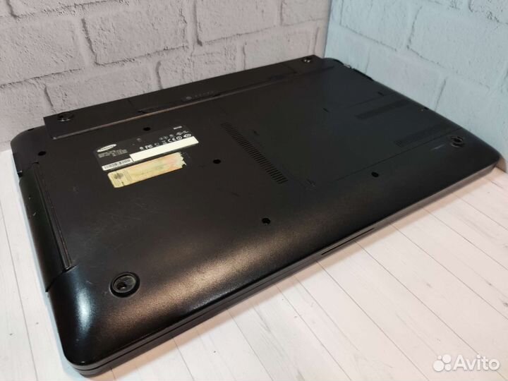 Большой Samsung 17.3 Core i5 2.9ггц/Озу 8гб/GT 520