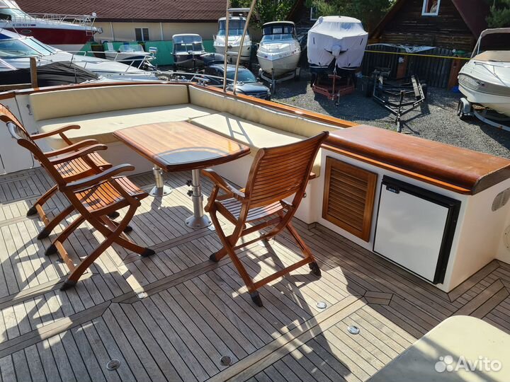 Моторная яхта 