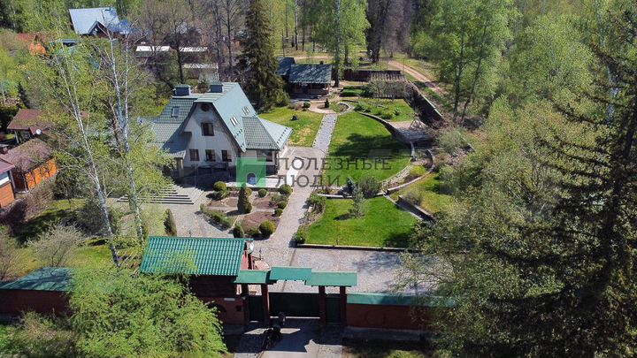 Коттедж 307 м² на участке 35 сот.