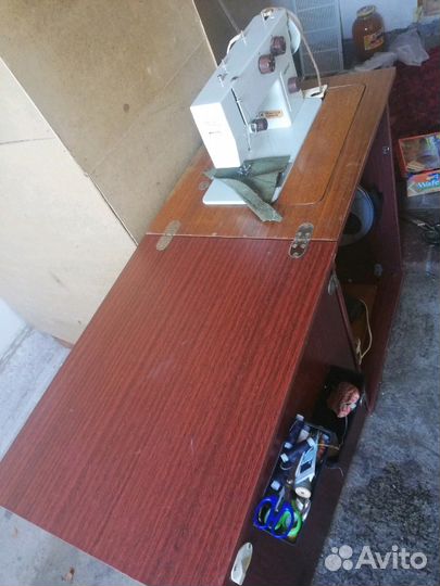 Швейная машина Чайка