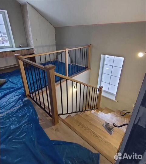 Лестница на металлическом каркасе в частный дом