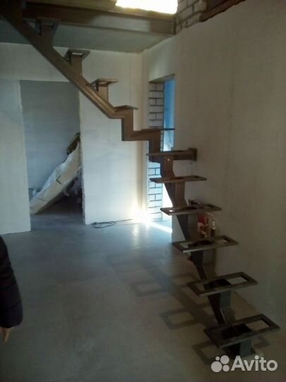 Бюджетные металлические каркасы лестниц