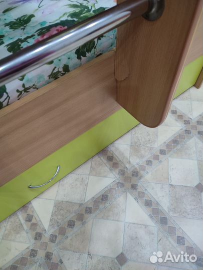 Двухярусная кровать с матрасами